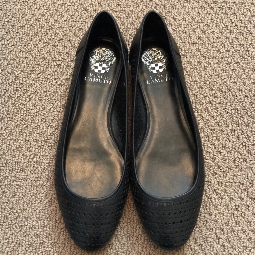 NWOT - Vince Camuto Black flats size 8 1/2
